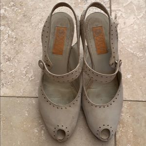 Orsilvia Italian beige suede vintage peek heels